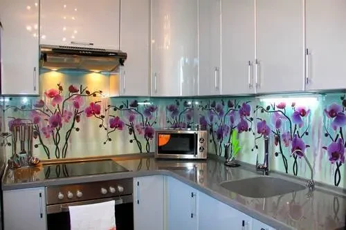 Нанесение изображения на кухонный фартук.